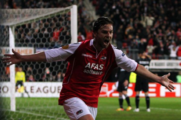 置至少两条 置至少两条